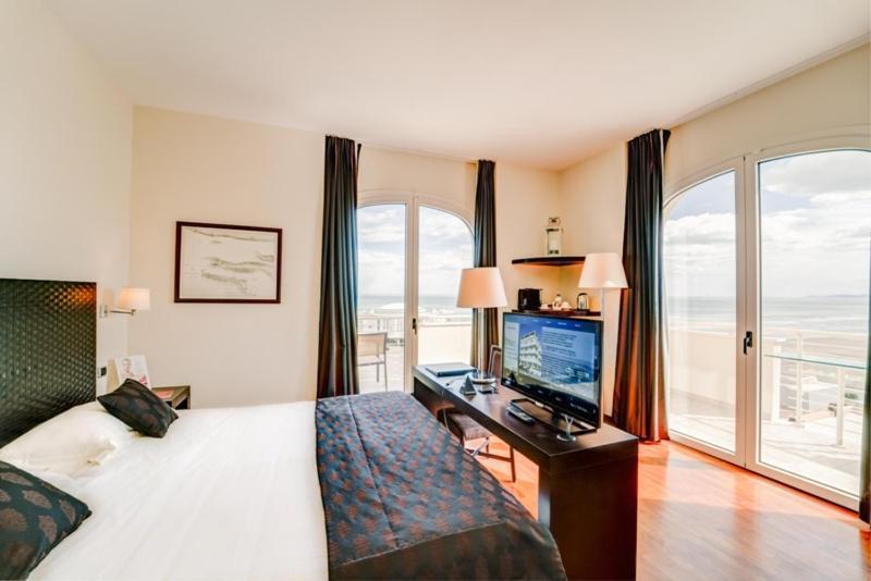 Terrazza Marconi Hotel&Spamarine เซนีกัลเลีย ภายนอก รูปภาพ